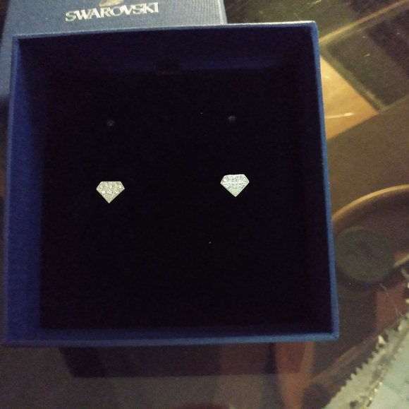 Diamond shaped earnings - Picture 2 of 2